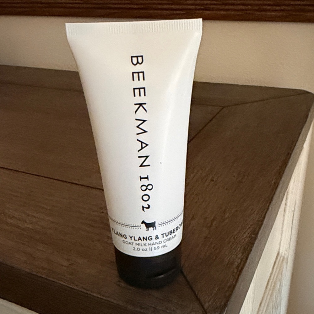 Beekman 1802 Ylang Ylang & Tuberose Hand Cream - White and Black